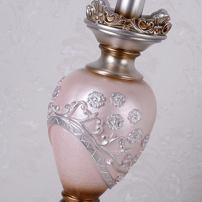 Factory direct sales European and Korean pastoral pink princess lace warm bedroom creative bedside table lamp wedding anniversar