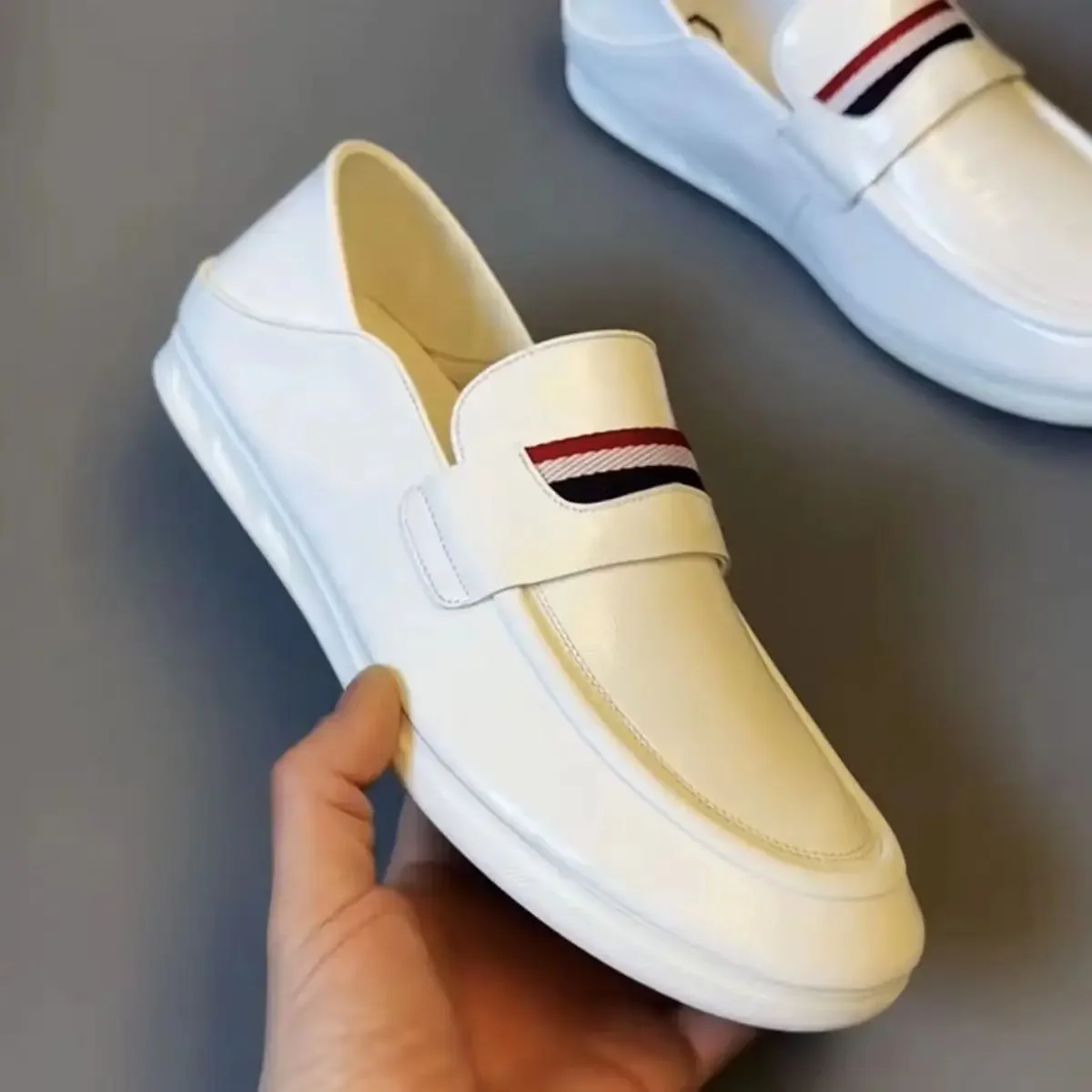 

Men Genuine Leather Casual Shoes Fashion Comfortable Flat Shoes Young Man Handsome Slip-on Loafers