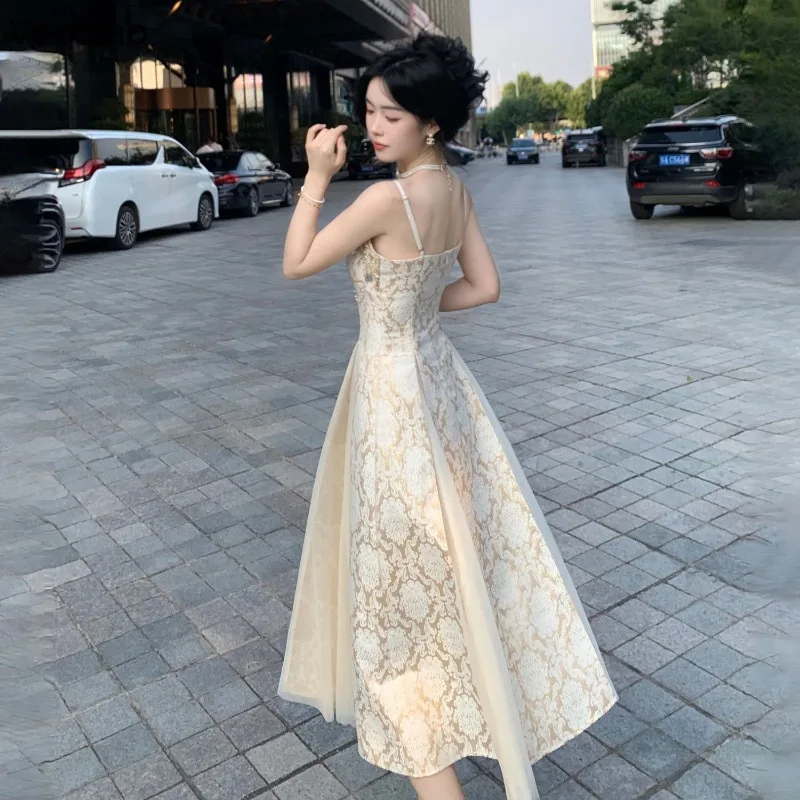 フレンチエレガントな海辺のホリデーパーティードレス女性甘いスパンコールパールチェーン妖精ロングドレスレディースビーチ自由奔放に生きる誕生日ドレス