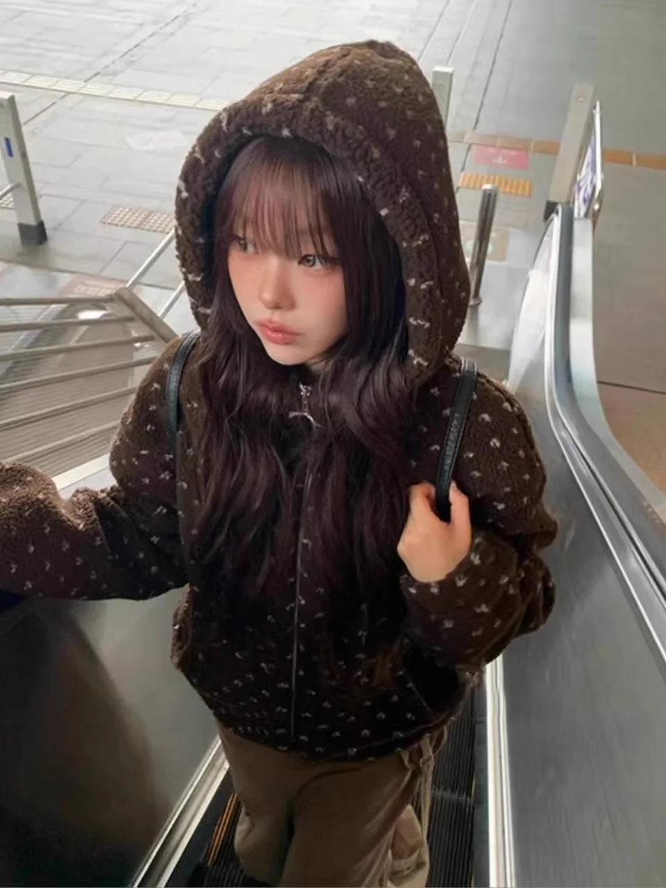 

Теплая куртка из меха ягненка с капюшоном, повседневная универсальная верхняя одежда с сердечками для женщин, зимняя одежда свободного покроя, длинный све