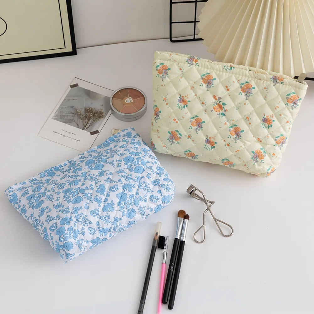 Large Capacity Quilting Cotton Makeup Bag Flower Printed Cloth Handbag Floral Cosmetic Bag Zipper Cute Portable Toiletry Case