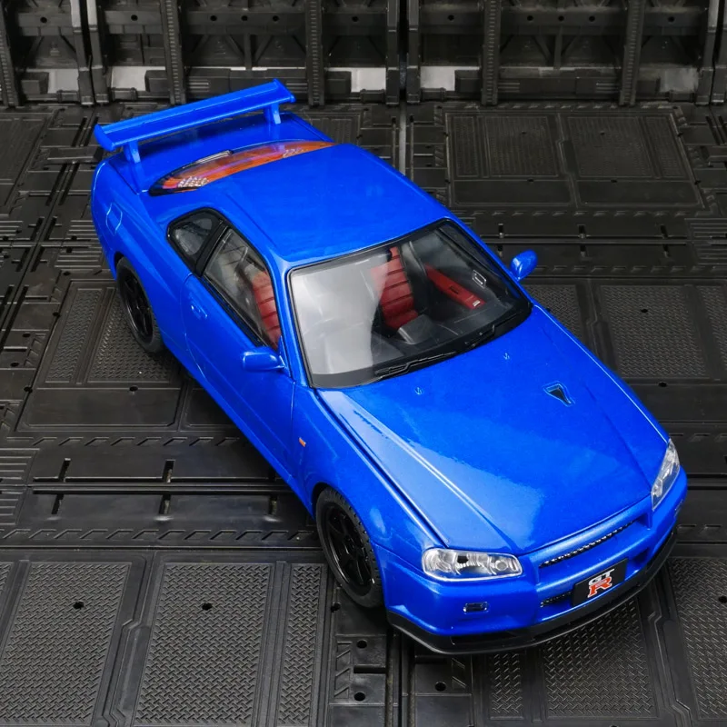 1:18 Nissan GT-R34 SKYLINE coche en miniatura de aleación súper coche deportivo acústico-óptico dirección extraíble puerta de juguete para niños se puede abrir