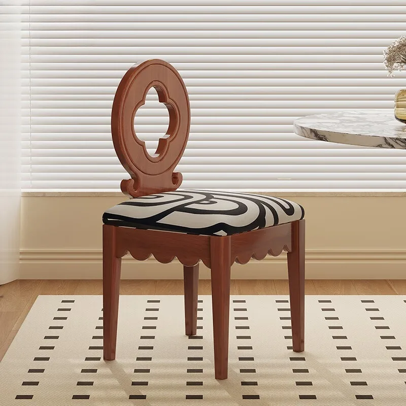 

Modern minimalist medieval solid wood dining chair French four-leaf clover dining chair light luxury makeup chair