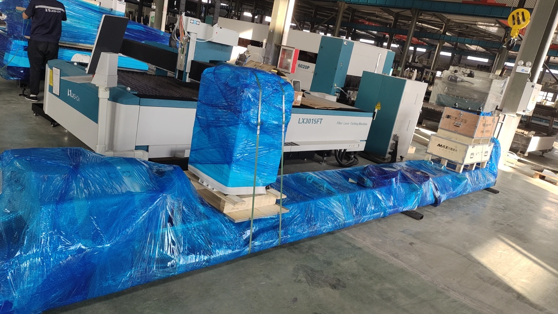 Lxshow 1500w 2000w 3kw vendita calda macchina da taglio laser a fibra desktop cnc ferro acciaio inossidabile taglierina laser per tubi in lamiera