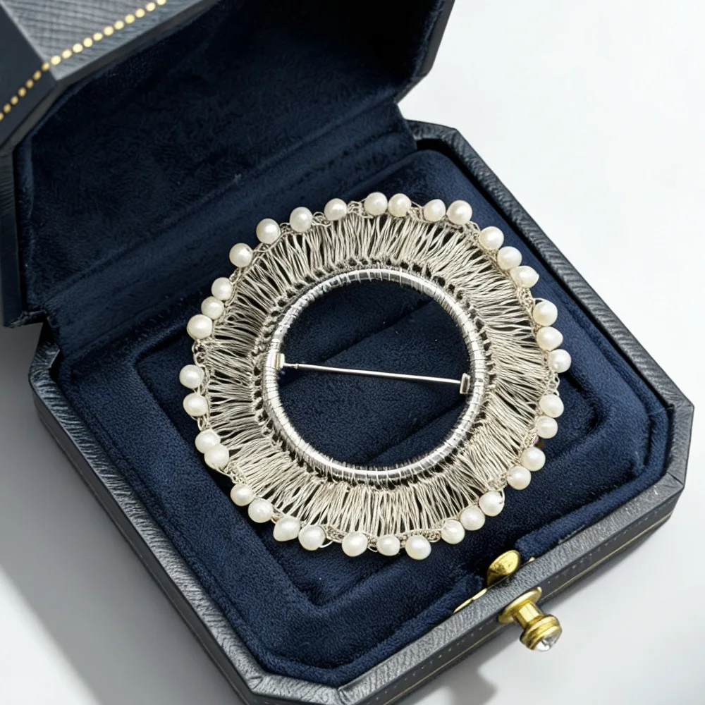 Bohemian Style Temperament Natural Pearl Lace Brooch Geometric Versatility Niche Design Clothing High-end Accessory Pin