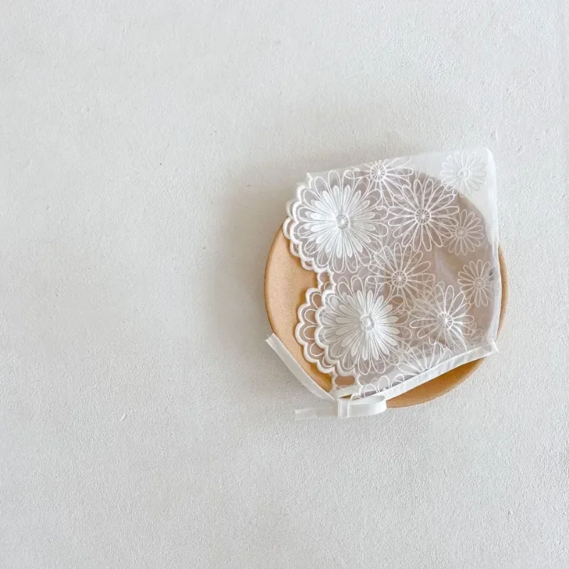 INS 2025 Cofano in pizzo per neonate 0-2 anni Primavera Estate Fascia floreale Cappello infantile traspirante Puntelli per fotografia neonato