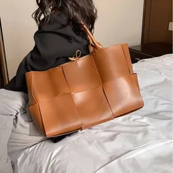 Bolsos de gran capacidad para mujer, bolsos de mano tejidos de cuero de moda, bolsos de diseñador de Color sólido con cordones a cuadros, bolsos de hombro de PU 2022