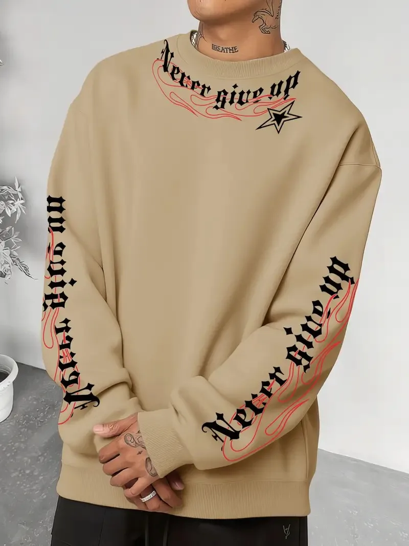 يتميز القلنسوة الرجالية الجديدة ذات الرقبة المستديرة لربيع وخريف 2025 بطباعة حروف ثلاثية الأبعاد غير رسمية ومريحة في الشارع