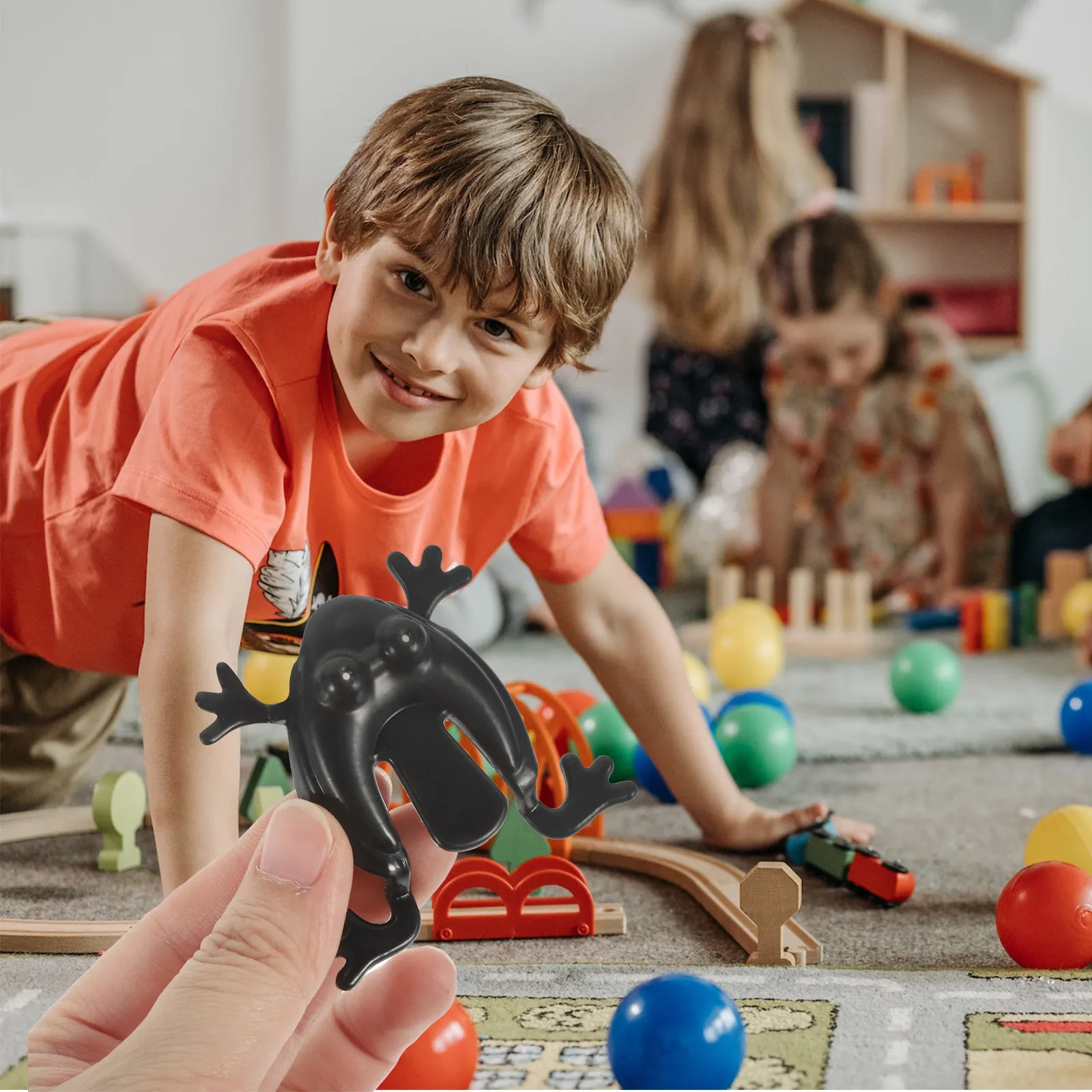 

50 шт. Прыгающие пластиковые лягушки разных цветов для детских праздников, забавные мультяшные аксессуары для игр