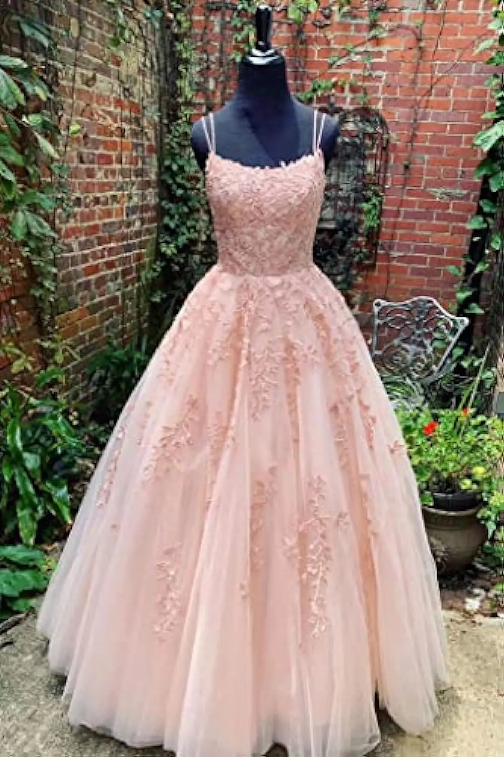 Tulle Princess Appliques Homecoming Dresses for Teens Long Flower Spaghetti Straps Prom Dress with Pocket Long Puffy Ball Gown