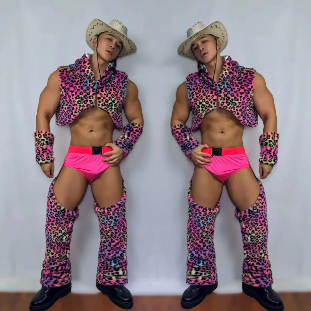 الوردي فو الفراء سترة السراويل جوفاء القوطية نمط الرجال ملهى ليلي أداء الحفلات طقم ملابس ملهى ليلي المغني تظهر المرحلة ارتداء