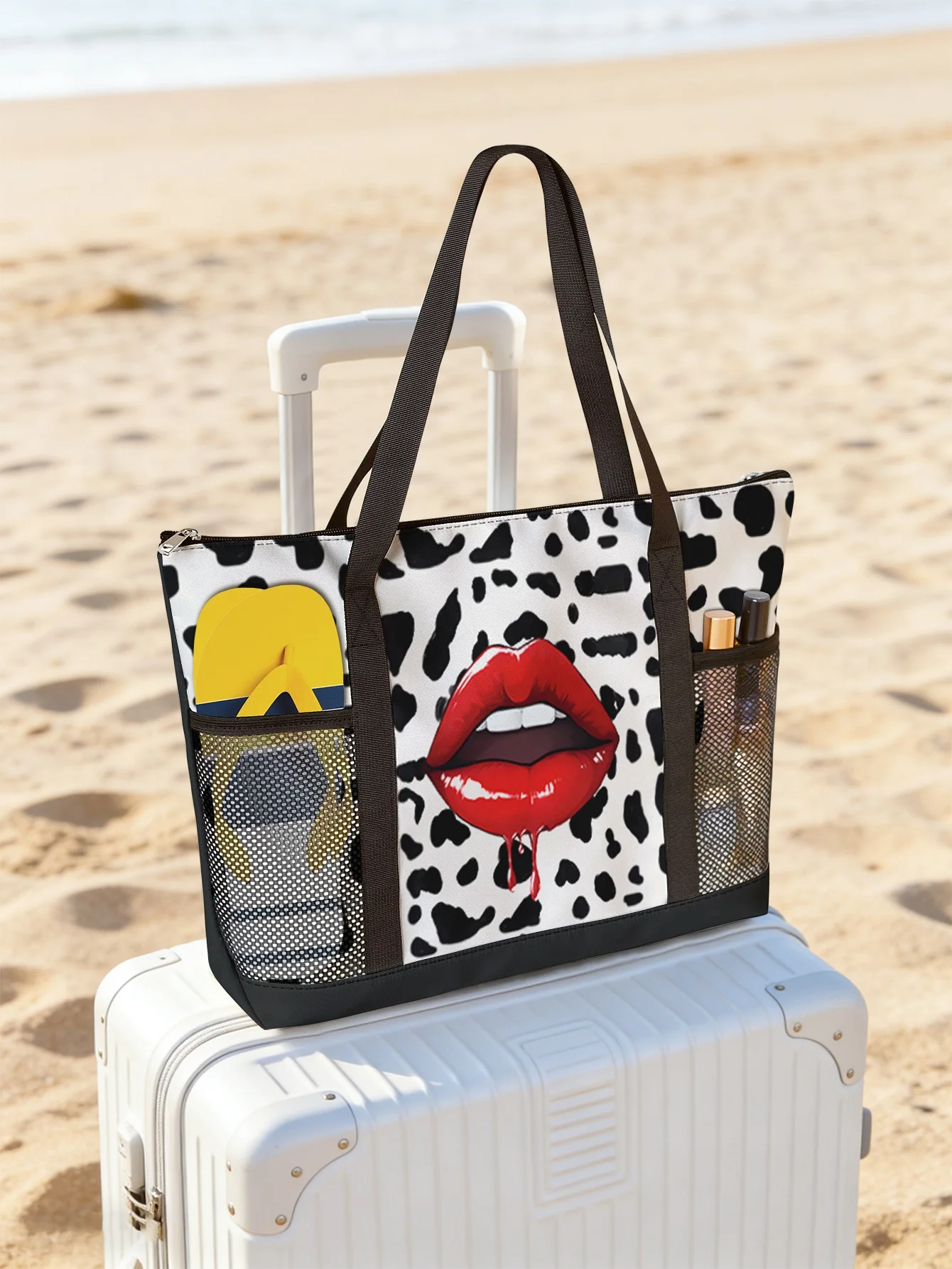 

Сумка-тоут с принтом коровьей шкуры и красными губами, большая вместительная пляжная сумка для женщин, водонепроницаемая дорожная сумка через плечо с сетчатыми карманами