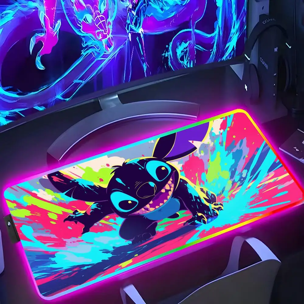 

Милый аниме мультфильм стежок коврик для мыши RGB светящийся 900X400 мм большой настольный коврик Нескользящий очень большой игровой офисный коврик для мыши