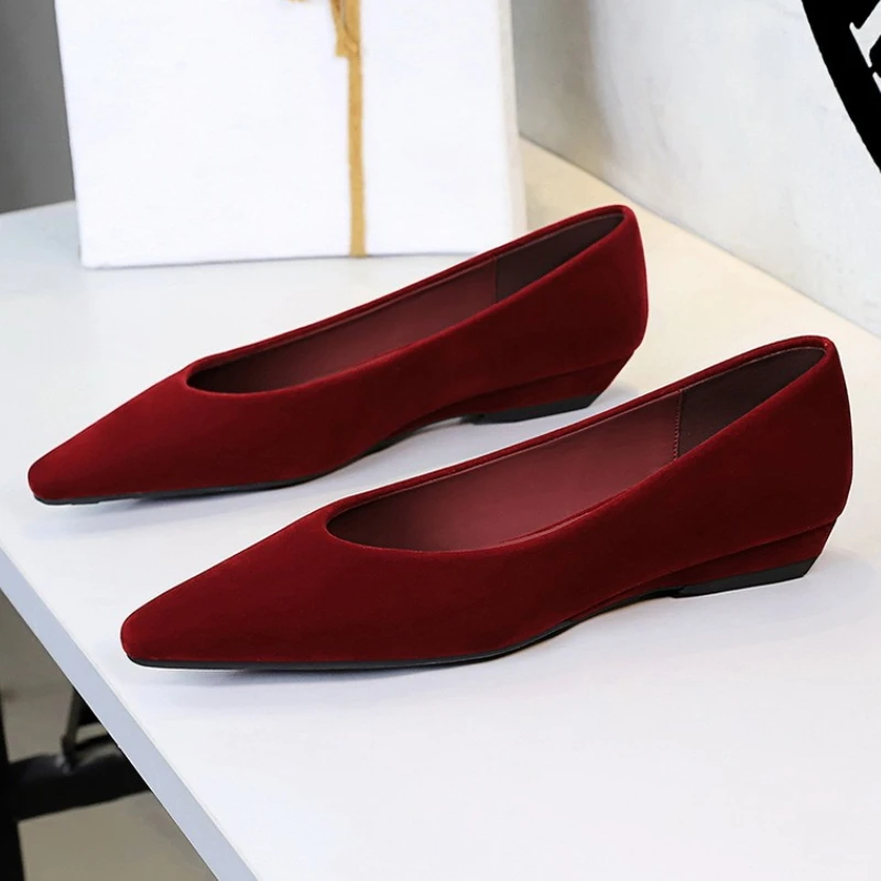 Novità Décolleté firmati con tacco basso dal design in velluto per donna Mocassini comfort autunnali sexy con punta a punta Scarpe casual da esterno leggere