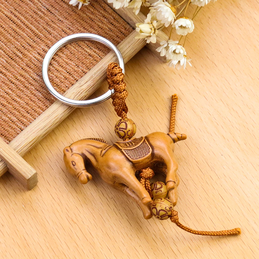 Retro Lucky Horse Keychain Carving Wooden Pendant Key Chain Ring Mujer Charms Steed Car Bag Equestrian Accessories Jewelry Gift