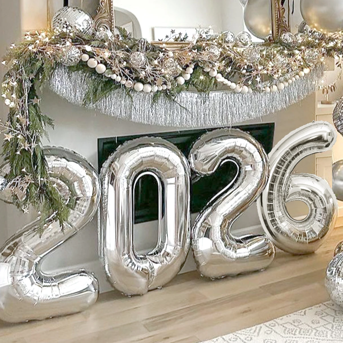4 قطع بالونات فضية لعام 2026 للعام الجديد لتزيين حفلات أعياد الميلاد، وديكورات التخرج، وحفلات رأس السنة، وزينة السنة الجديدة