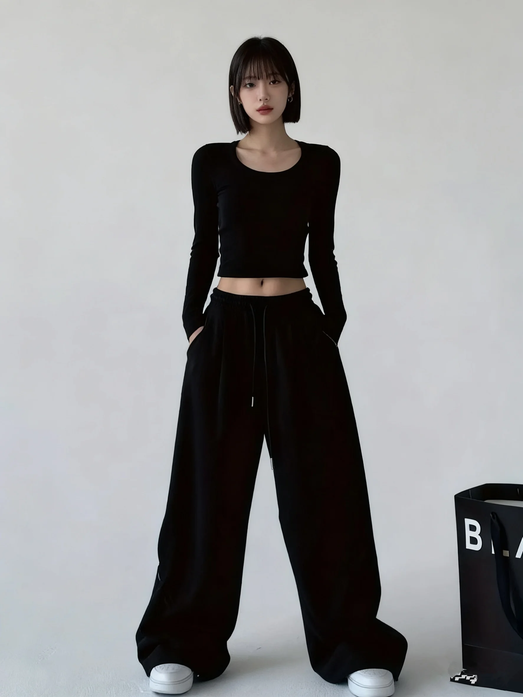 กางเกงขายาวทรงหลวมสีดำล้วนสำหรับผู้หญิง มีกระเป๋า สไตล์ลำลอง