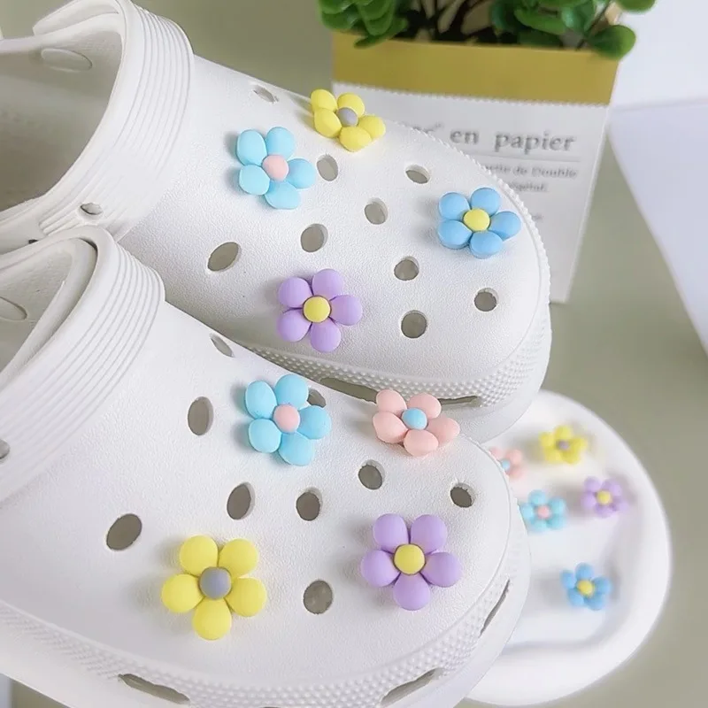 

10PCS Fashion Shoe Charms Set Accessories Hole Shoe Buckle Summer Lovely Colored Flower Resin DIY Shoes Decorations for Bogg Bag