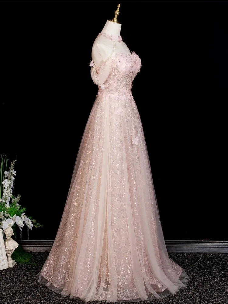 A new pink cocktail dress for students' coming-of-age ceremony