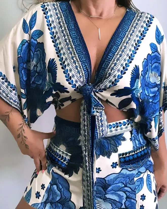 

Vintage Women's 2 Pieces Outfit Floral Print Batwing Sleeve Lace Up Crop Top Casual Shorts Set Fashion Retro Printed Shorts Set