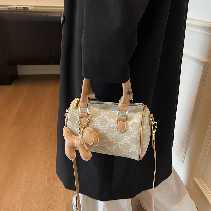 

Sweet Crossbody Bag for Daily Office Travel Soft Faux Suede Texture Adjustable Strap Practical Interior