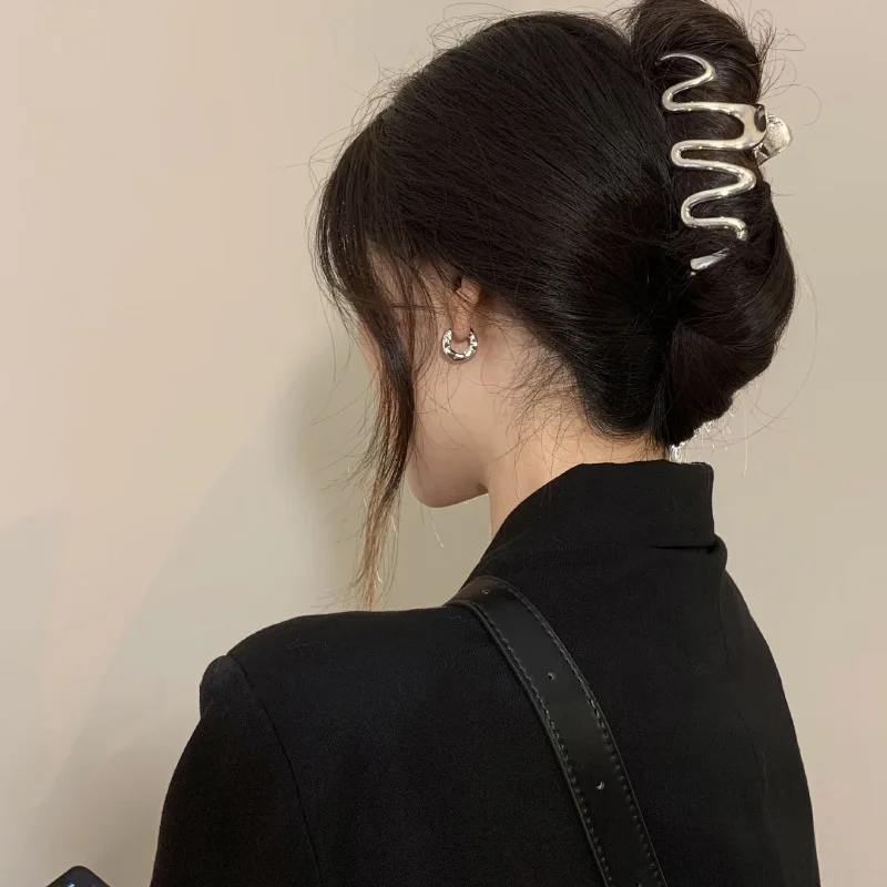 

1 Pcs Fashion Silver Snake Design Metal Hair Claw Clips for Women Girls Irregular Large Hair Clips Hair Styling Accessories