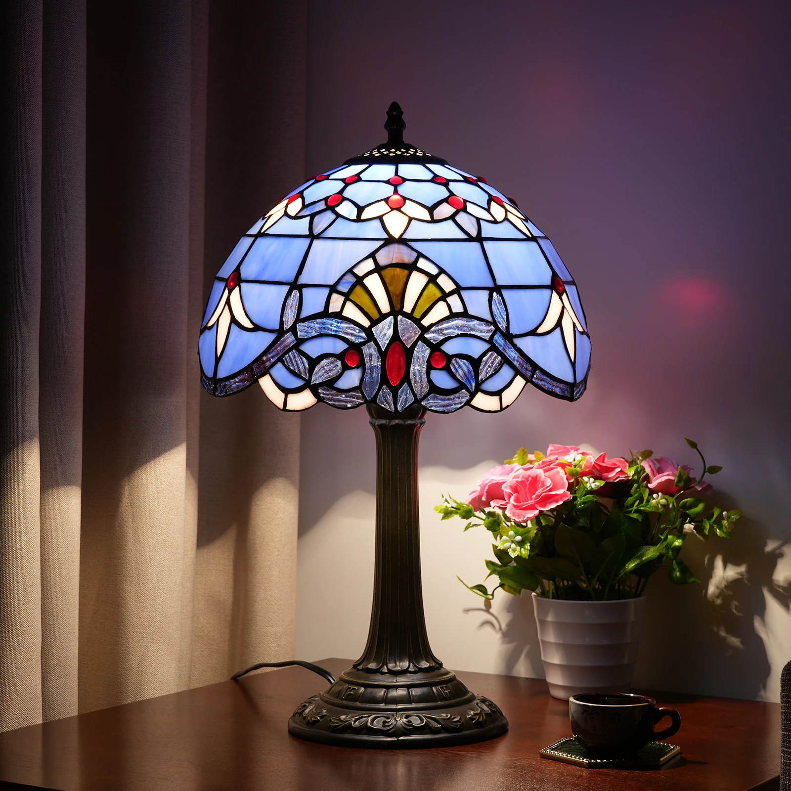 

Настольная лампа в стиле барокко с синим витражным дизайном для гостиной, спальни, прикроватной тумбочки, домашнего офиса, винтажная, ручной работы.