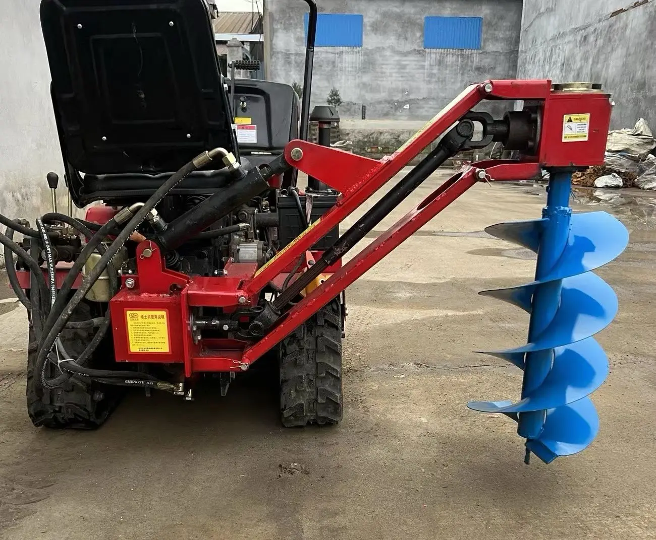 

Сельскохозяйственная техника: Хит продаж – трактор-ямокопатель с подвеской для рытья ям при посадке деревьев и других работ