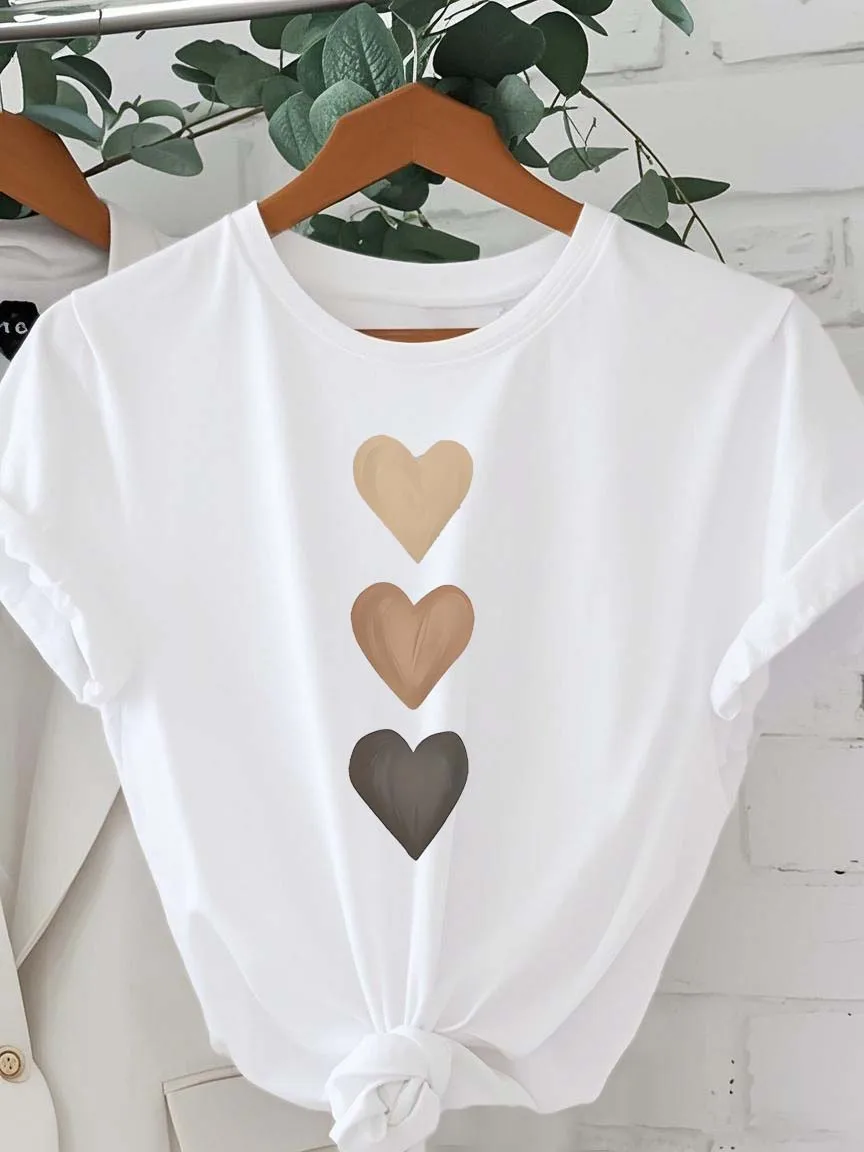 

Plus Size Romantic Gradient Heart Graphic Minimalist Design Elegant Fashion Tee