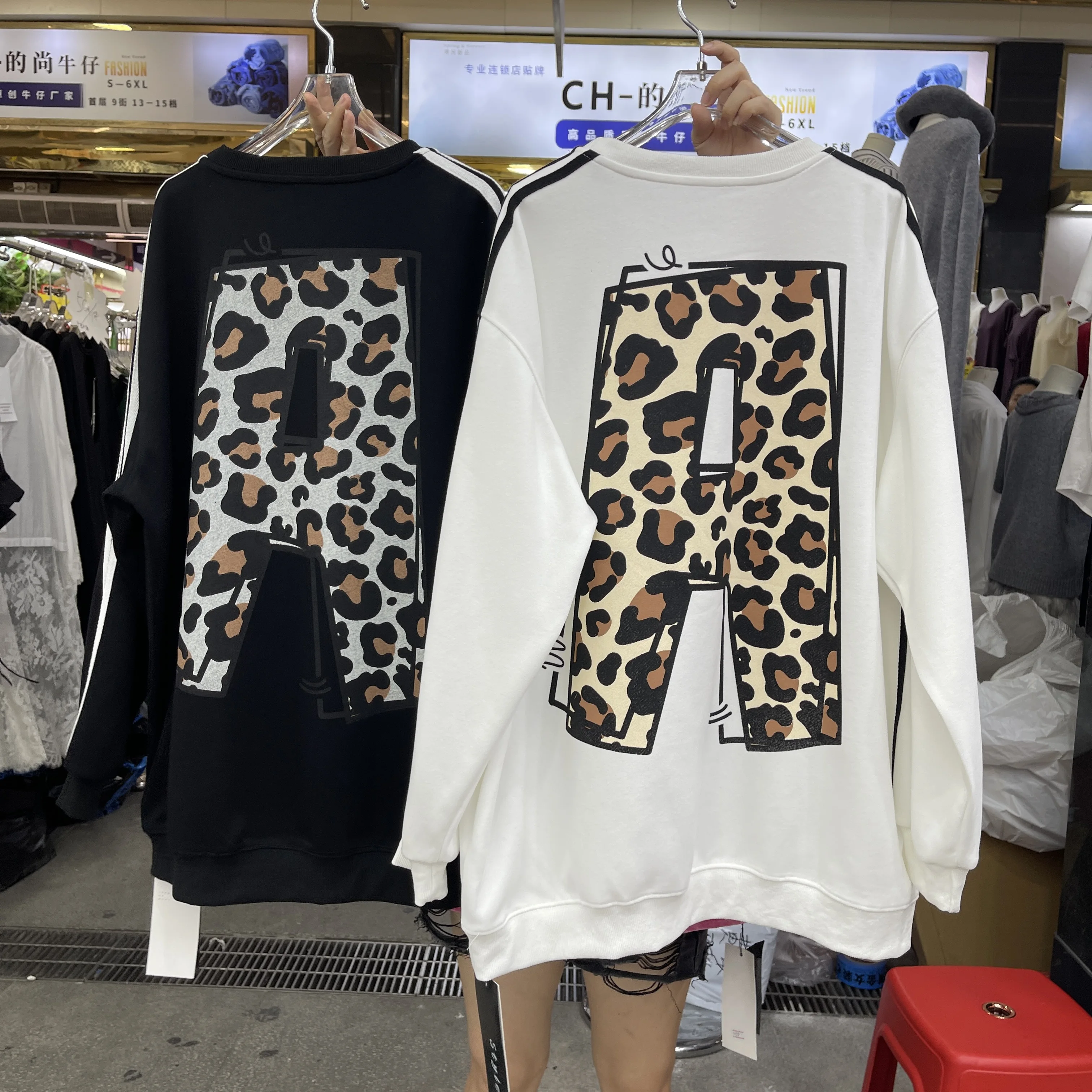 2025 Autumn New Heavy Sequin Cartoon Print Loose Washed Cotton Pullover Sweatshirt for Women Cartoon Age-Reducing Round Neck Top