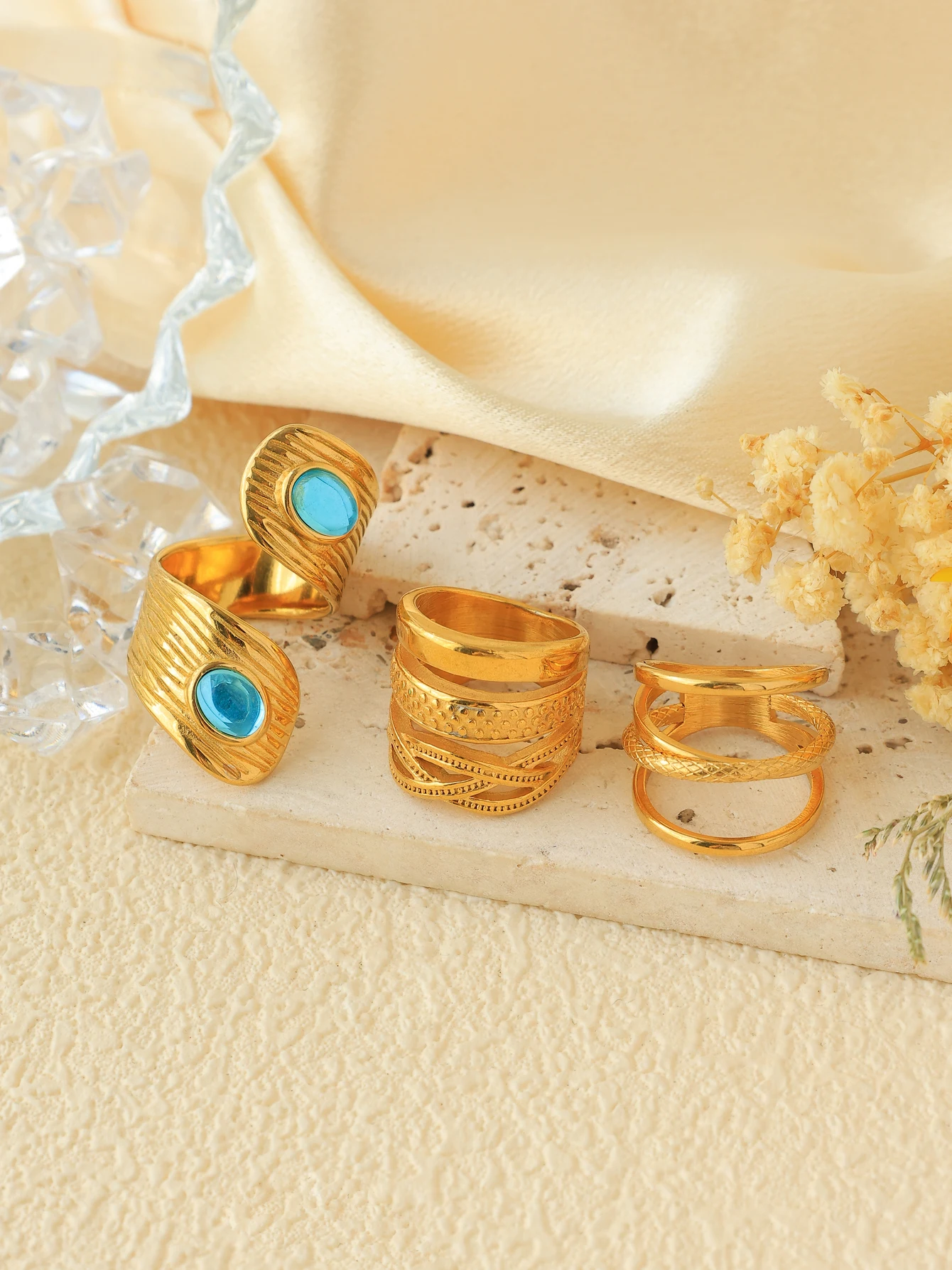 Vintage Fashion Rings For Women - A pair of gold retro autumn