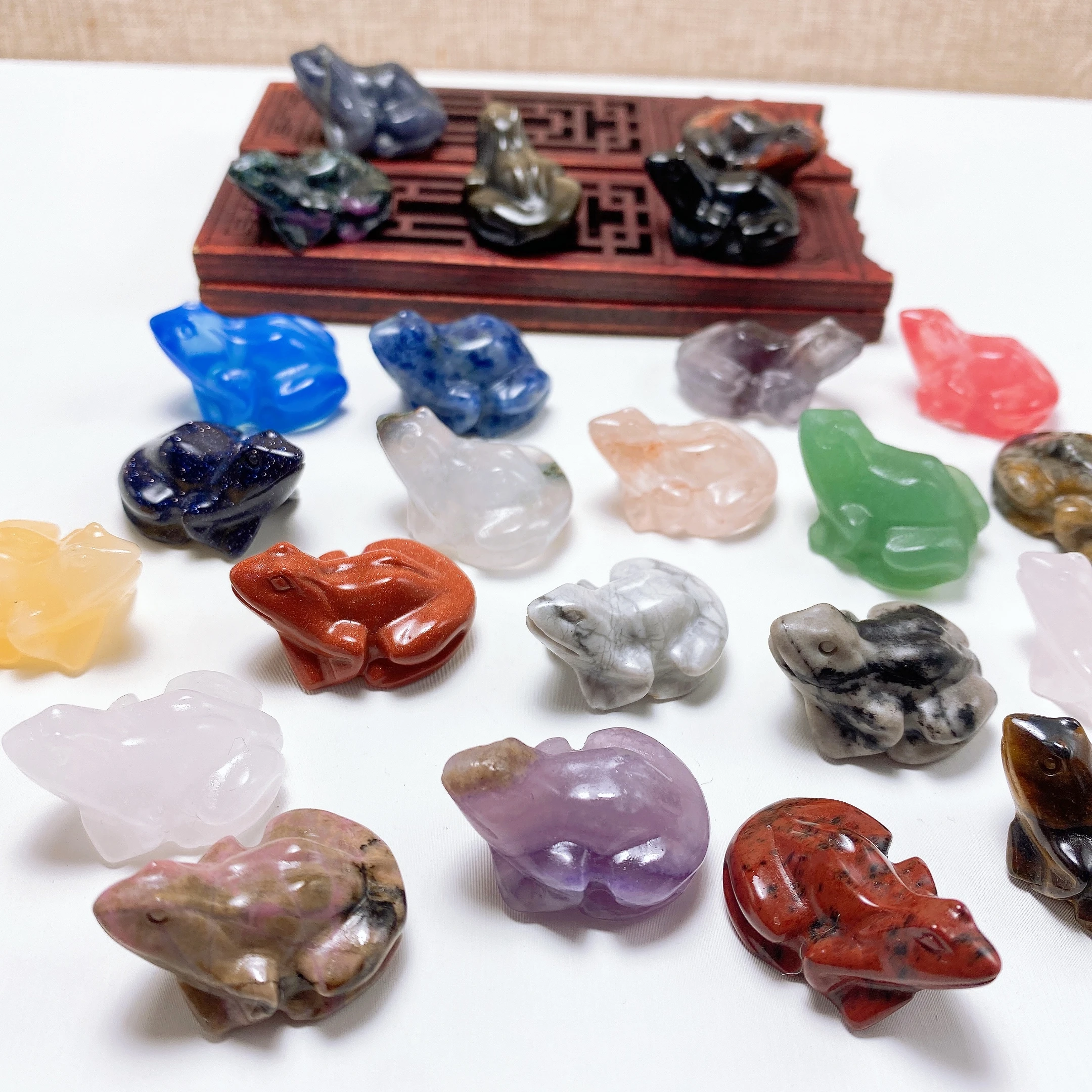 Crystal Frog Statue Natural Quartz Stone Animal Craft Figurine Hand Carved Reiki Healing Room Ornament Home Decor Aquarium Gift
