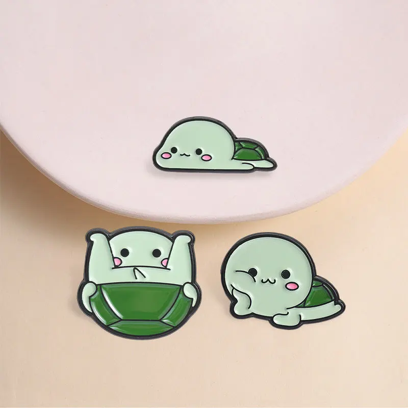 Q-version green turtle metal brooch with cheek support cute animal cartoon pin cute pet decoration badge