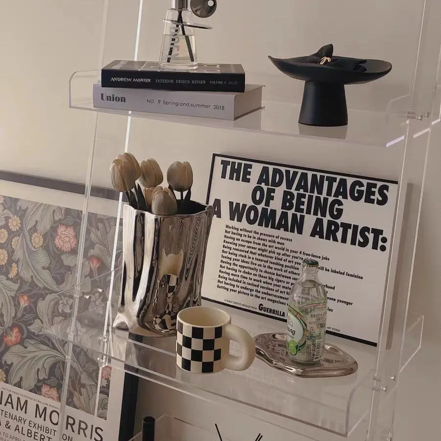 رف كتب أكريليك مقابل رف الحائط، رف عرض بسيط لغرفة المعيشة، أرضية إبداعية #4