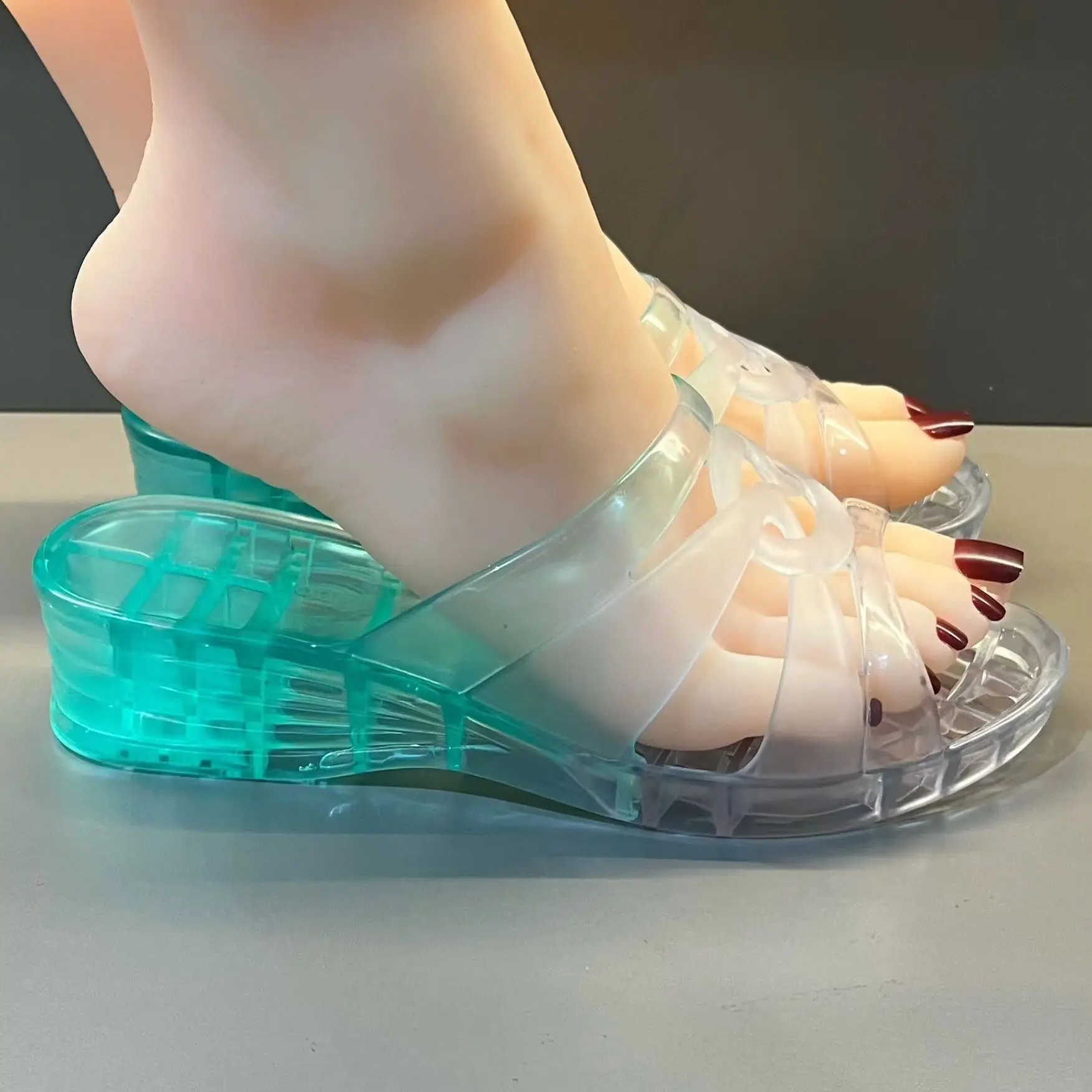 Zapatillas de cristal de una palabra para mujer, Chanclas de suela suave antideslizantes para el hogar, zapatillas de baño y playa, novedad de verano