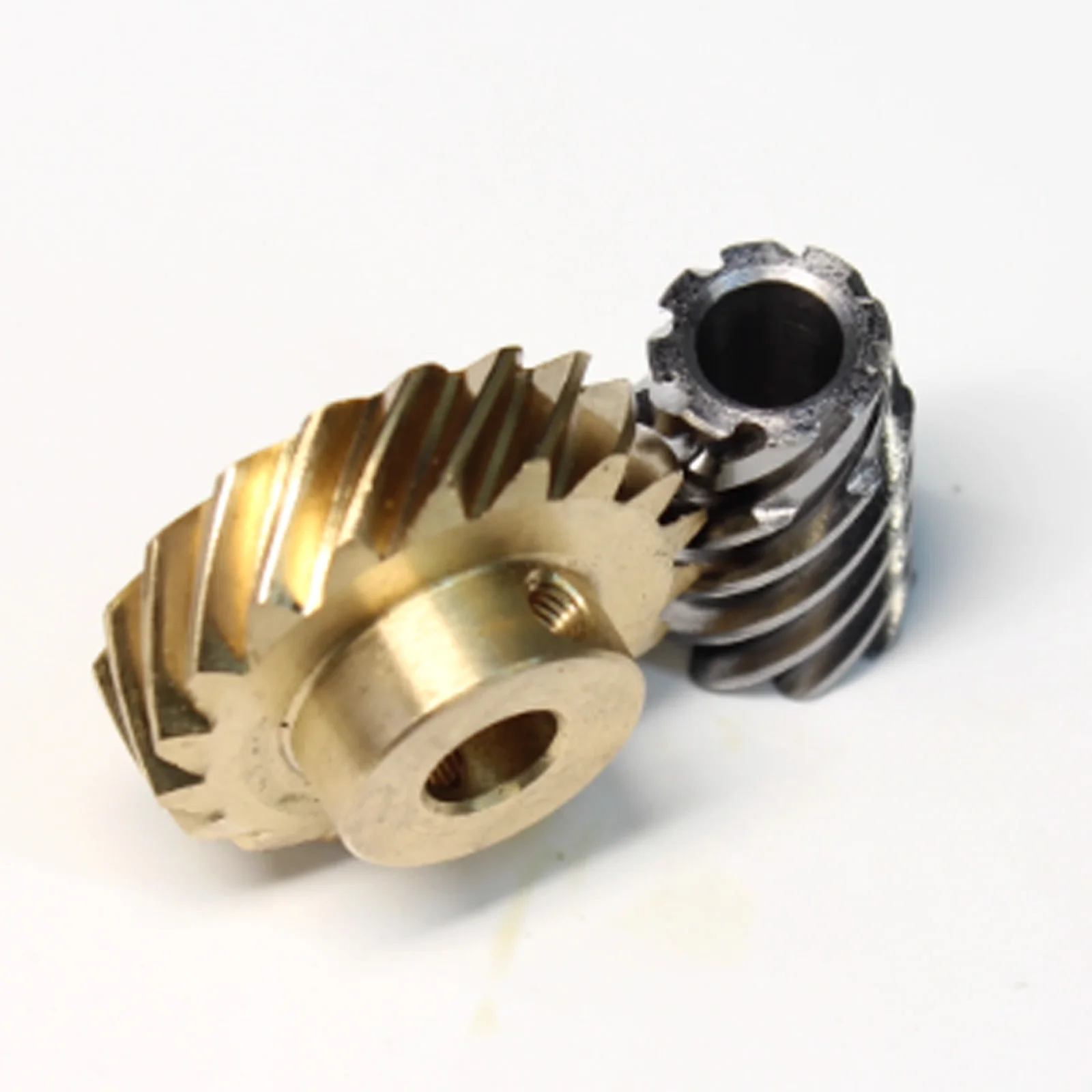 0.9 Module 45 Degree Staggered Helical Gear, 18 Teeth and 8 Teeth Brass Steering Reversing Gear Wheel