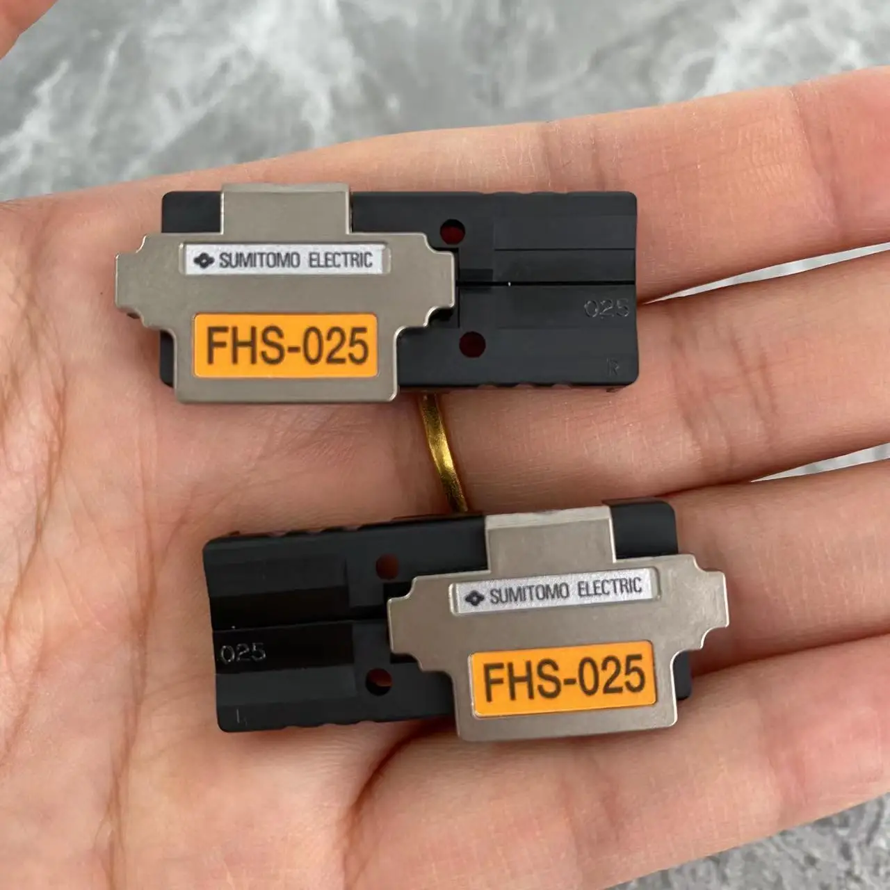 

1Pair FHS-025 Original Sumitomo T-71M T-81M T-66 Ribbon Fiber Fusion Splicer Single Core Fiber Bracket Fiber Holder FHS-025