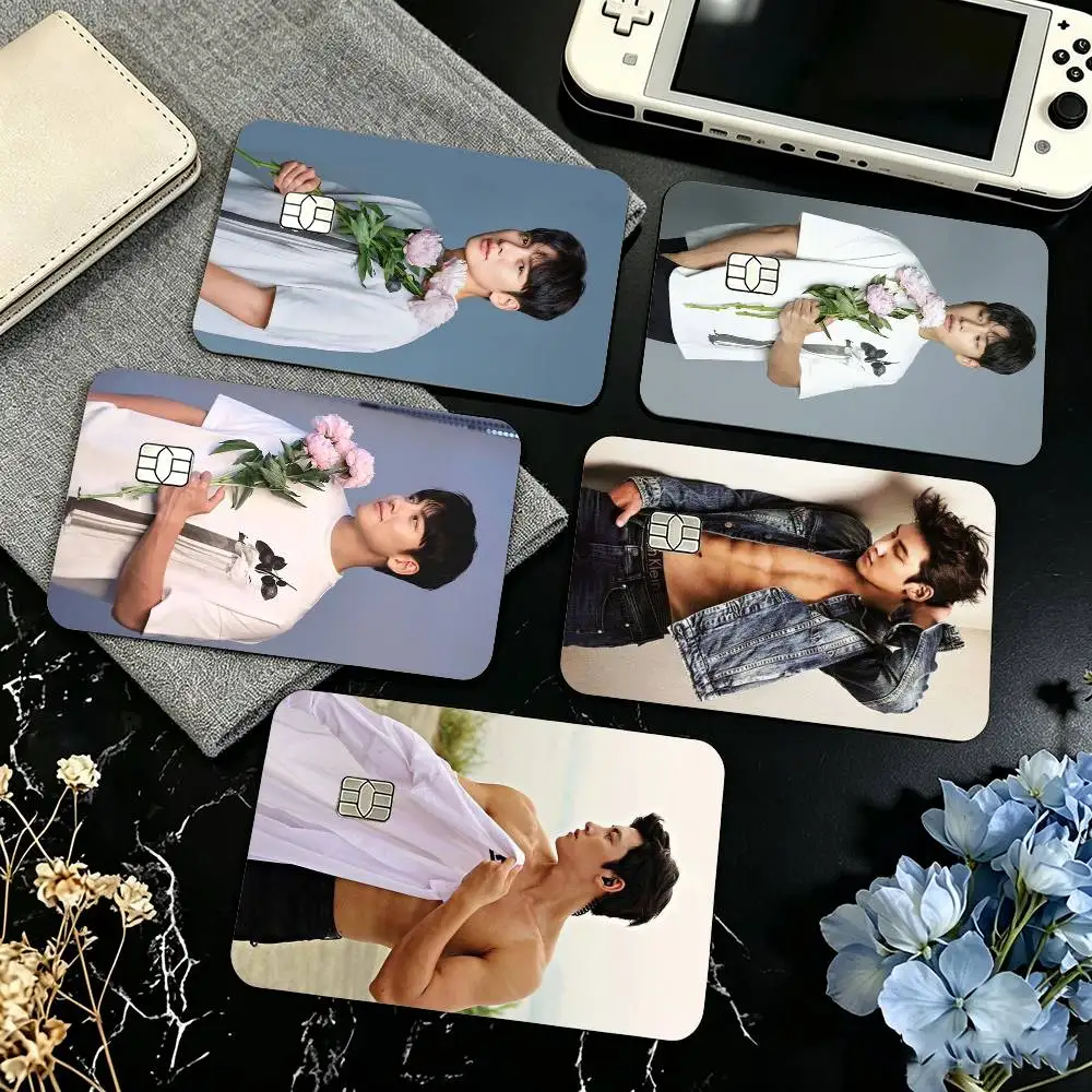 Korean Star Ji Chang Wook Round Credit Card HD Stickers Game Card Decal Small Chip Waterproof Sticker Gift
