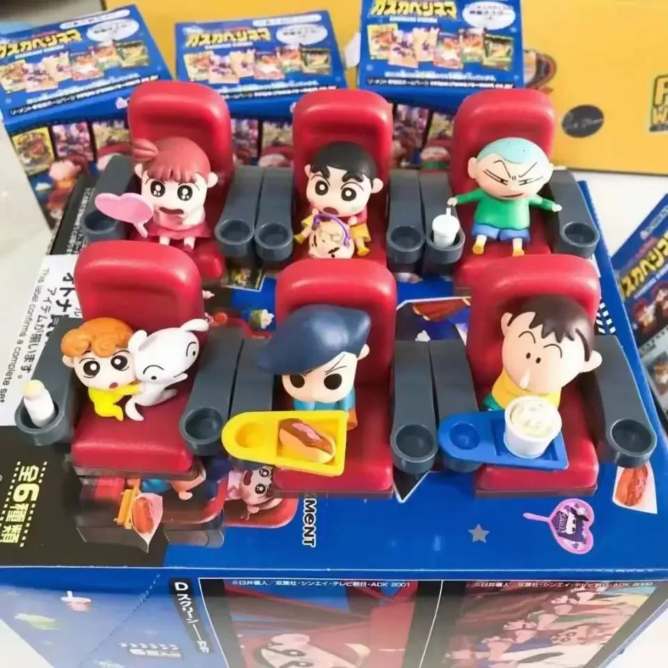 Bandai 1pcs Willekeurige Stijl 9CM Anime Crayon Shin-chan Kawaii Figuur Kasukabe Cinema Miniatuur Model Speelgoed Verzamelen ornamenten Gift