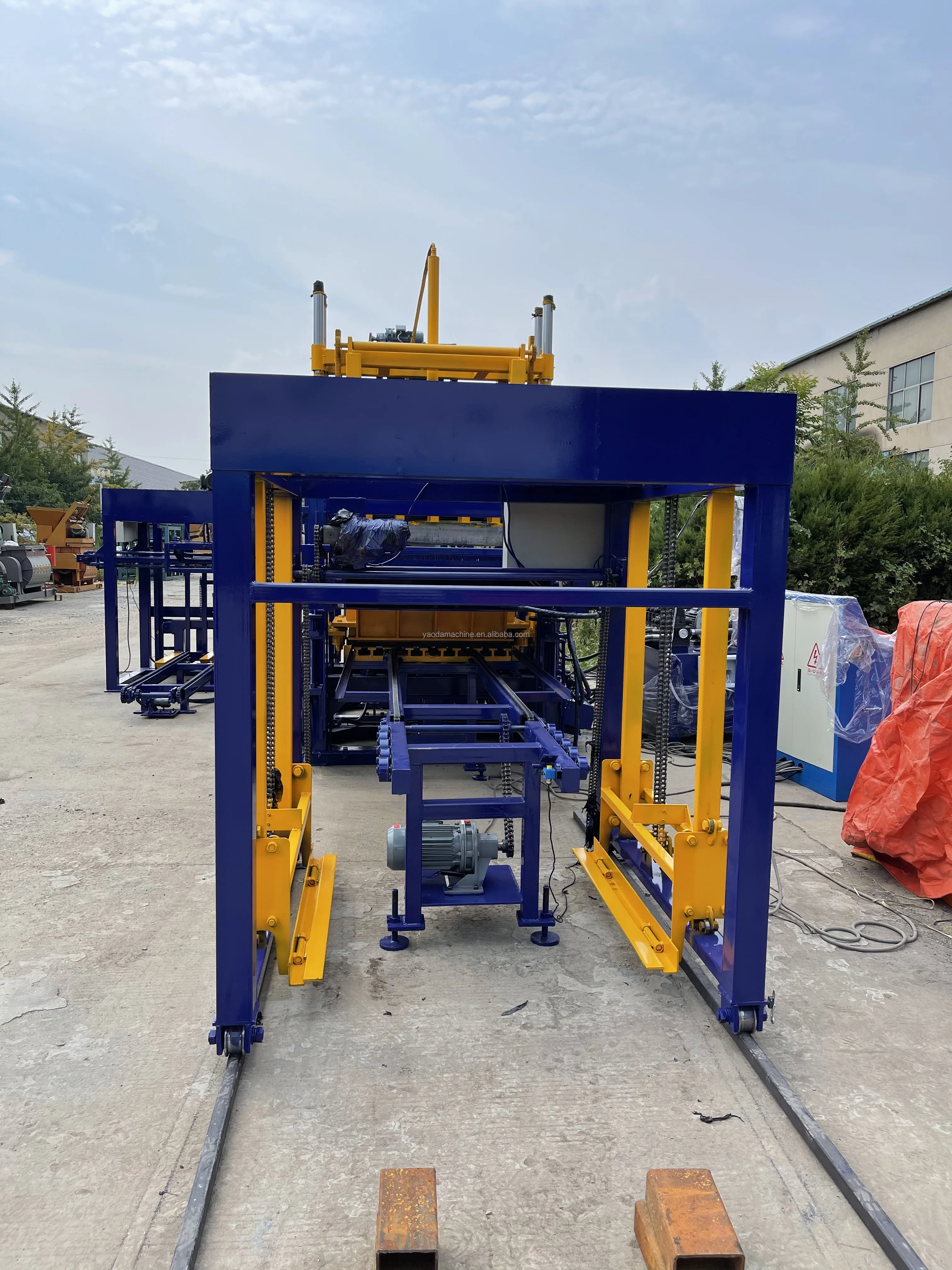 QT5-15 آلة وضع كتلة الطوب والرماد المتطاير الأوتوماتيكية بالكامل آلة تصنيع الطوب والكتلة الخرسانية الأوتوماتيكية