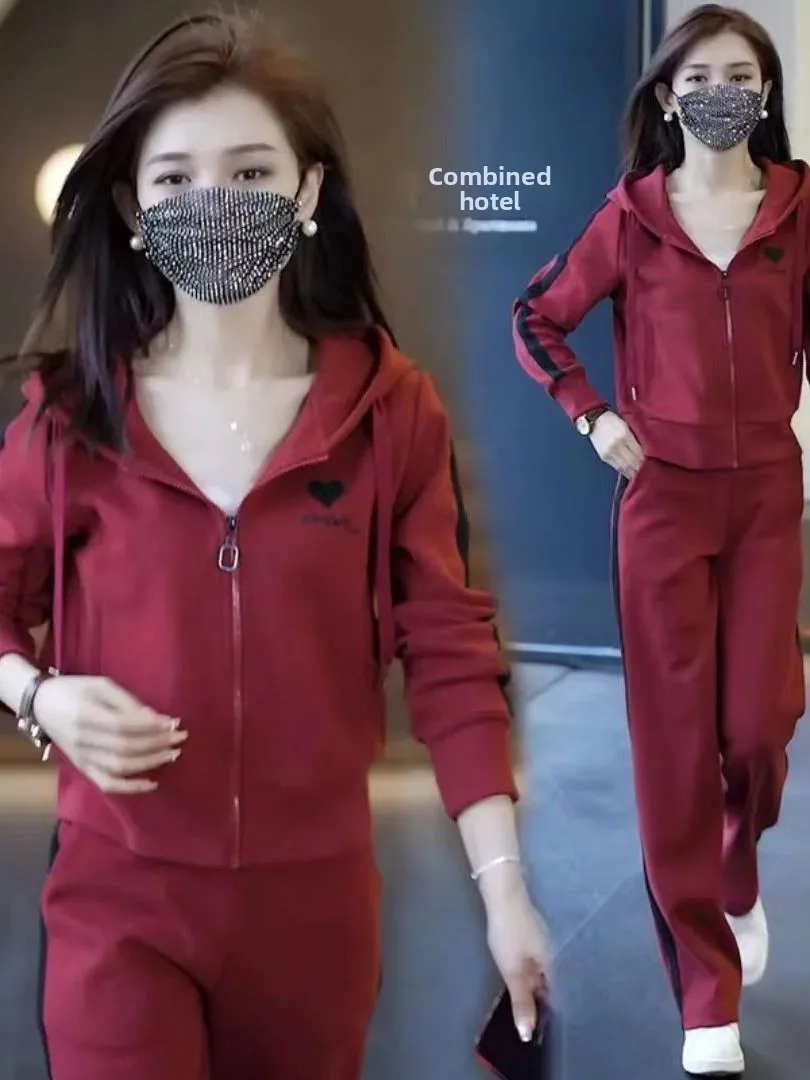 

Комплект из двух предметов: повседневный кардиган с капюшоном и широкие брюки больших размеров. Спортивный костюм. Модный осенне-весенний новый товар.