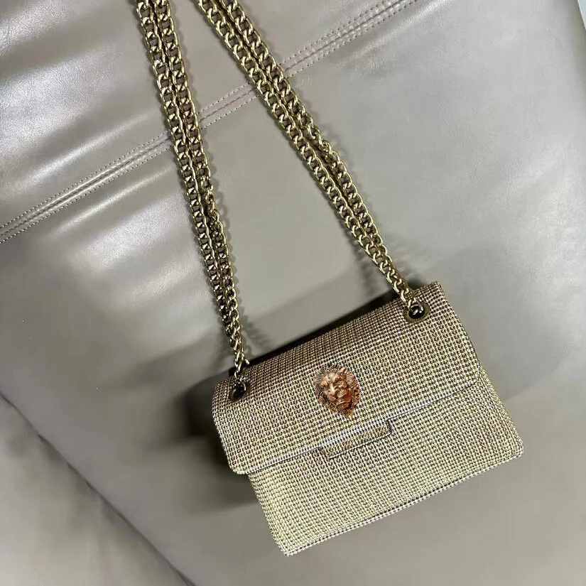 The new European lion bag with diamond embossing is a versatile single-shoulder crossbody eagle head bag and chain bag B8