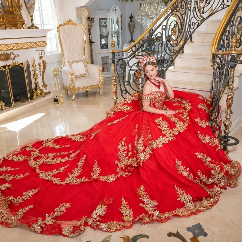 Gaun dansa gaun Quinceanera merah gaun pesta bahu terbuka Applique emas korset Gull kristal manik-manik renda manis 16 gaun Vestido De 15