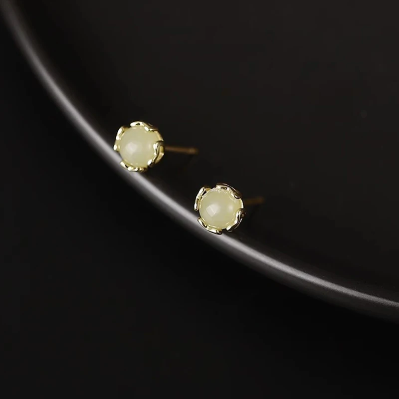 Chinese Style Retro Imitation Jade Small Stud Earrings For Women Exquisite Green Round Bead Earring Elegant Jewelry Gift