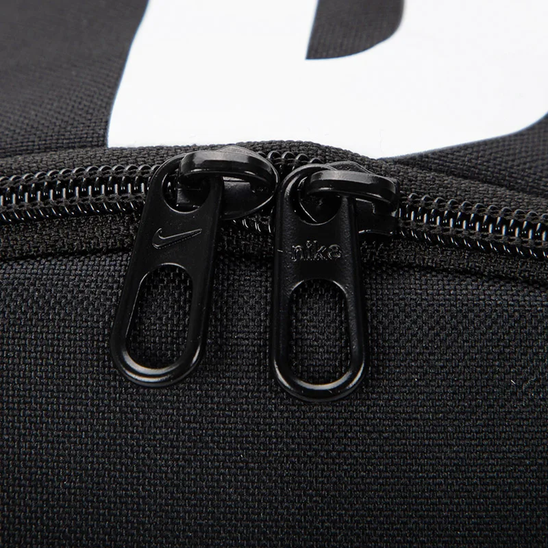 نايك (نايكي) حقيبة كتف رياضية للأولاد والبنات في الهواء الطلق حقيبة ظهر صغيرة صغيرة حقيبة سفر عادية Dr6091-010