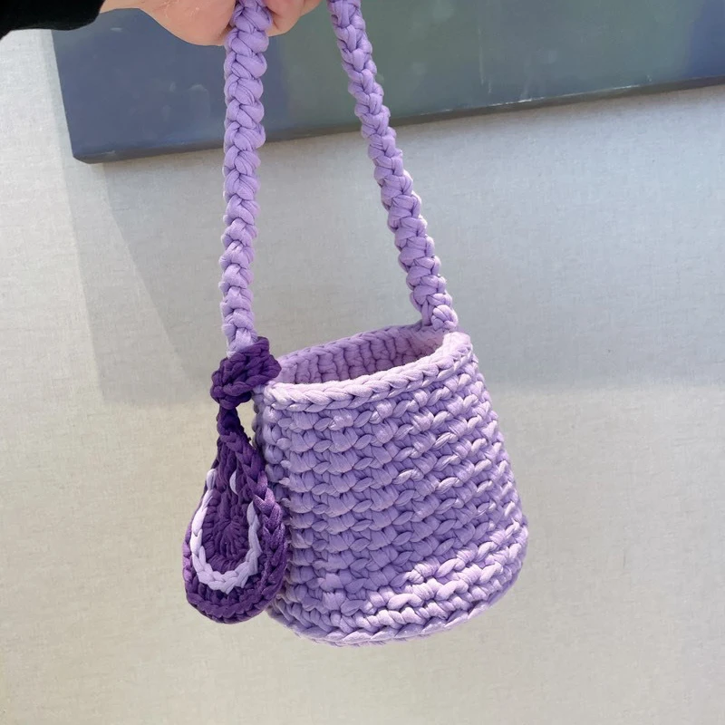 Bolso de hombro de primavera para mujer bolsos y monedero de diseñador de lujo novedad de 2023 Mini bolso de felpa hecho a mano con colgante sonriente Buena calidad y bajo precio vale la pena esperar envío gratis llegó