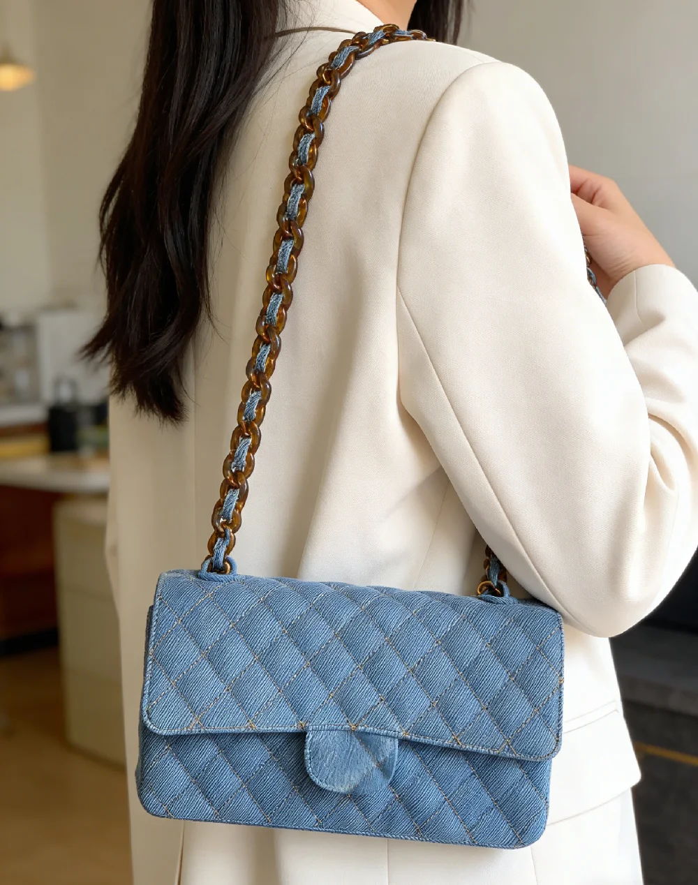 

Women's shoulder bag, new diamond-patterned square bag, medium size, with chain strap, zipper closure, feminine design