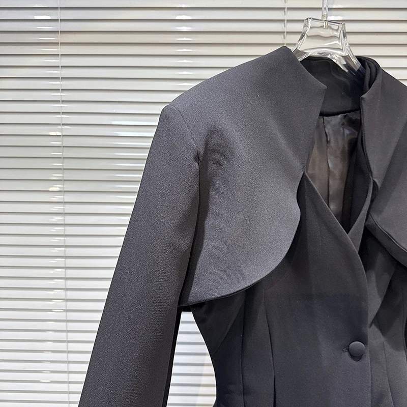 KBQ Solid Spliced Button Slimming Casual Short Jackets For Women V Neck Long Sleeve Autumn Temperament Jacket Female Fashion New