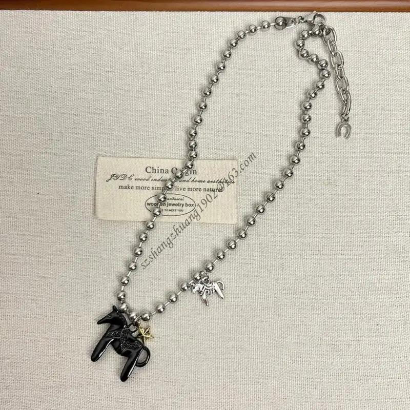Q6RB Drip Glaze Foals Pendant Necklace Allergy Resistant Alloy Fashionable Collar Chain Accessory