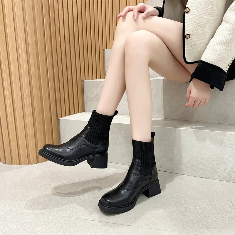 

Женские ботинки 2025: Новые кожаные модные полусапожки на толстом каблуке в корейском стиле для весны и осени
